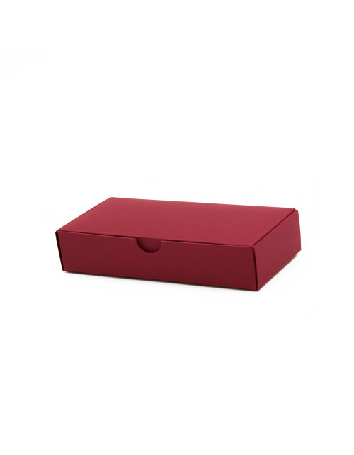 Kinkekarp punast värvi kaunistatud kartongist