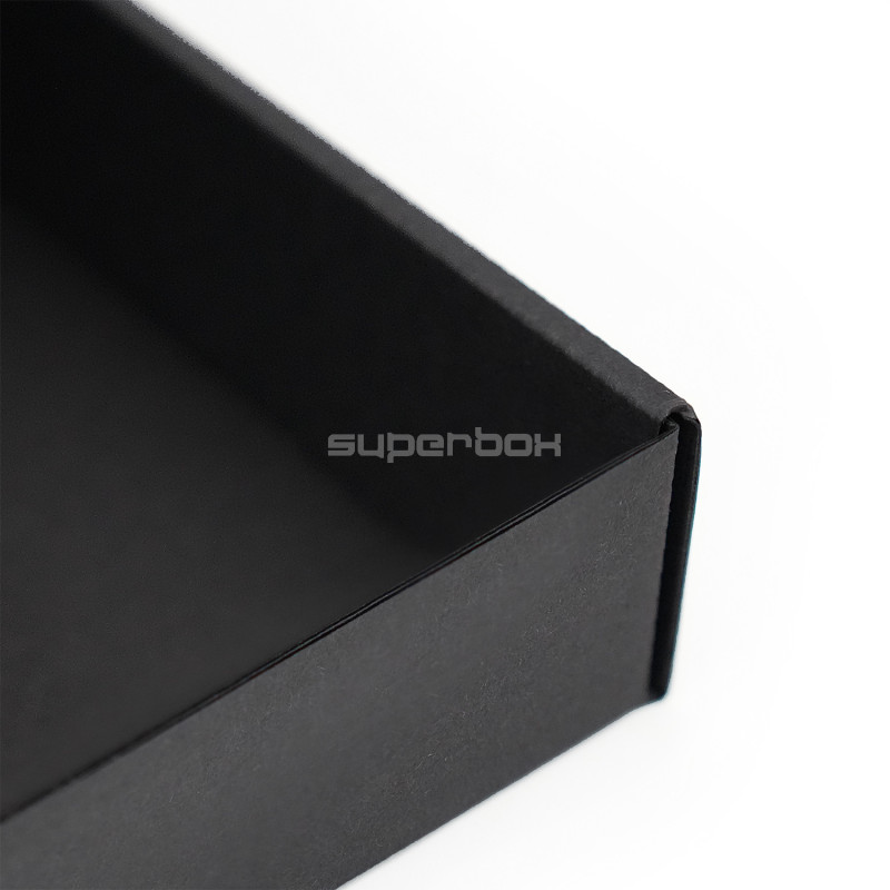 Чёрная подарочная коробка низкой высоты