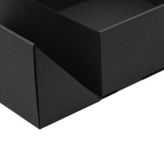 Kaheukseline must kinkekarp kuldse lindiga | 220x220x90 mm | Superbox