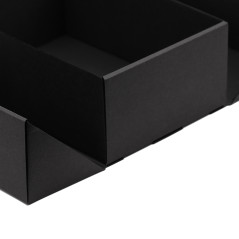 Kaheukseline must karp kuldse lindiga | 220x150x85 mm | Superbox