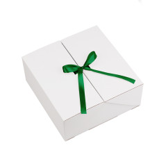 Square white double door box with dark green ribbon, 220x220x90 mm