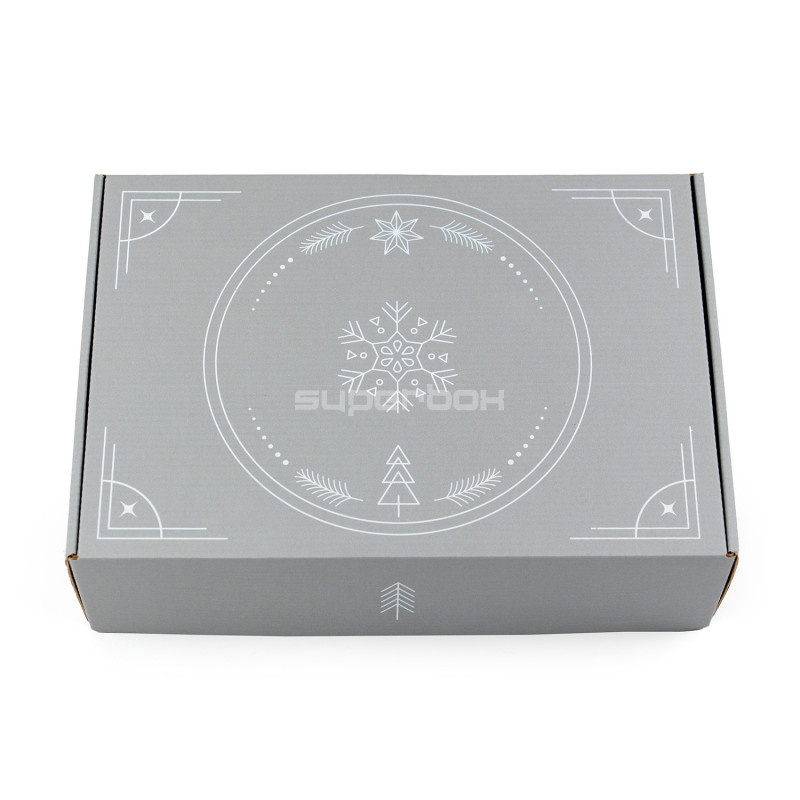 Hall A4 karp minimalistlike talveornamentidega Hall A4 karp minimalistlike talveornamentidega