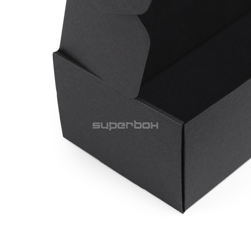 Pikk must lainepapist karp Pikk must lainepapist karp