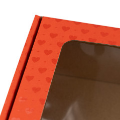 Красная подарочная коробка с окном и узором в виде сердца, 185x195x75 мм