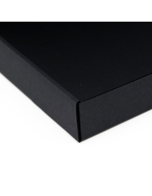 Квадратная подарочная коробочка черного цвета