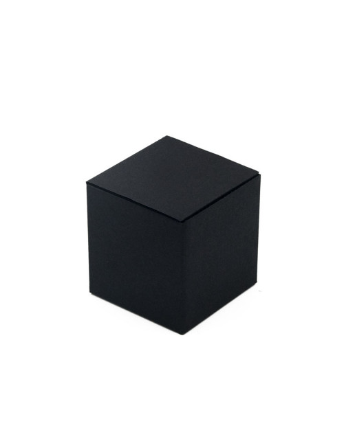 Musta värvi karp-kuubik
