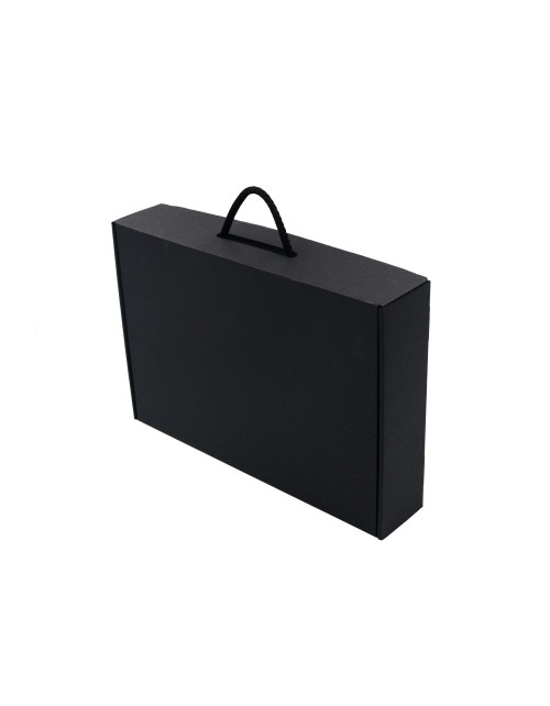 Черная стильная коробка-чемодан стандартного размера
