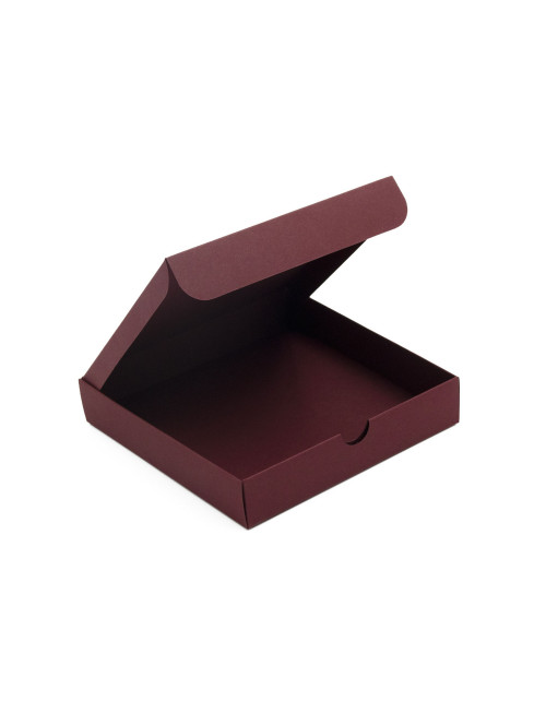 Квадратная подарочная коробка темно-красного цвета