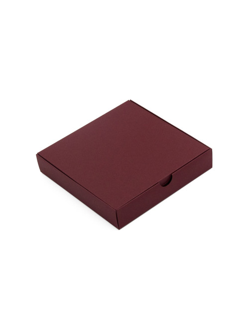 Квадратная подарочная коробка темно-красного цвета