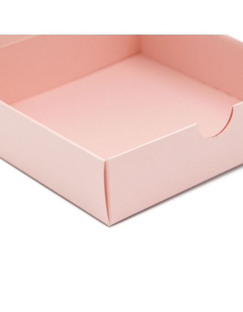 Kinkekarp roosast kaunistatud kartongist