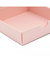 Подарочная коробка из розового декоративного картона
