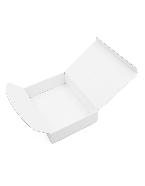 Белая коробка с ленточкой