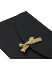 Застежка-конверт с черной лентой