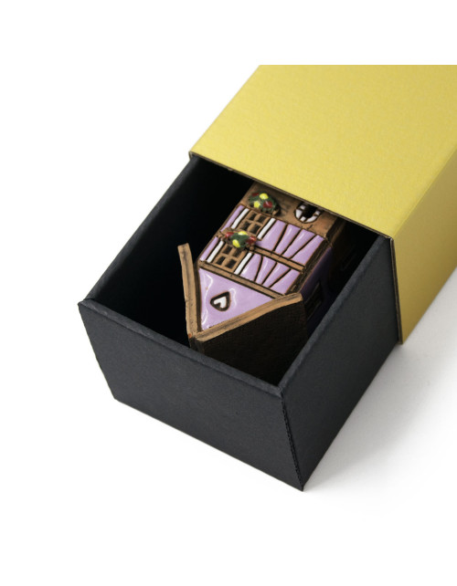 Kaheosaline väike karp suveniiridele koos kullast väljatõmmatava osaga