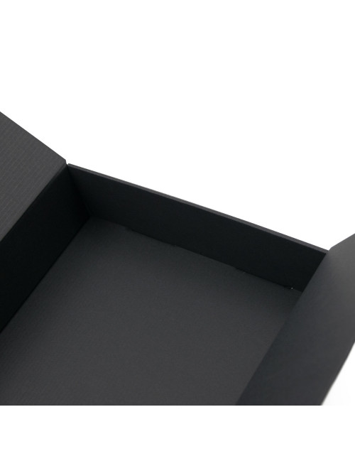 Suur musta värvi paelaga suletav karp