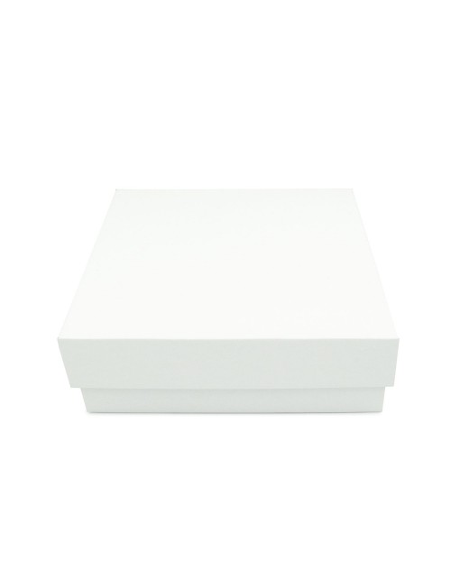 Белая квадратная подарочная коробка среднего размера