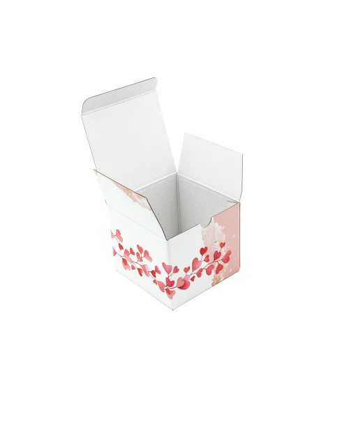 Розовая квадратная коробка-куб с сердечками