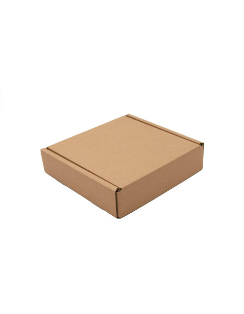 Коричневая квадратная коробка небольшой высоты, глубиной 5 см