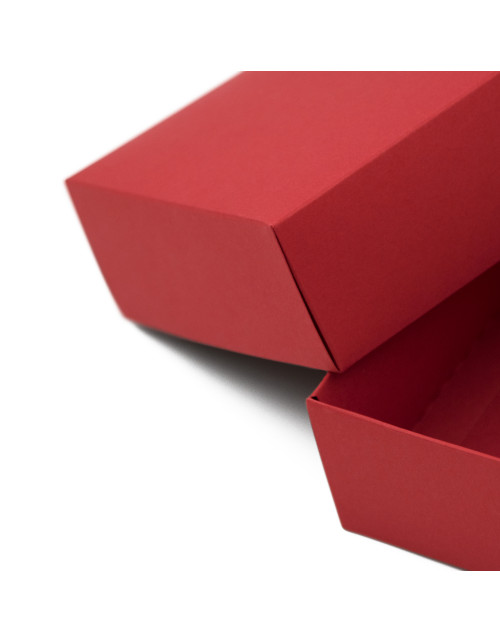 Красная подарочная коробочка из картона с крышкой