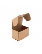 Коричневая маленькая глубокая коробка для подарков или посылок
