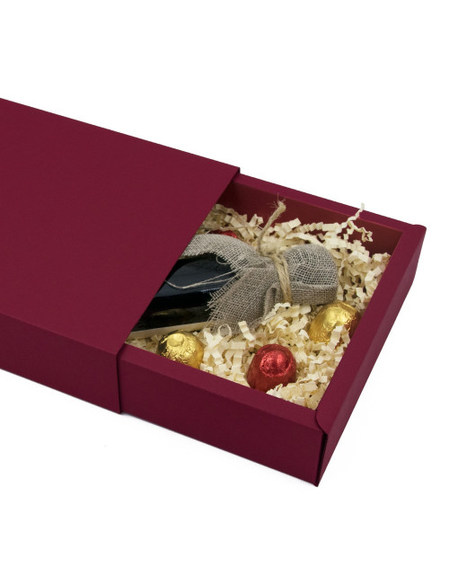 Вишнёво-красная подарочная коробка